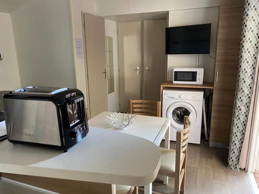Mobilhome Vias Plage Dans Camping Экстерьер фото